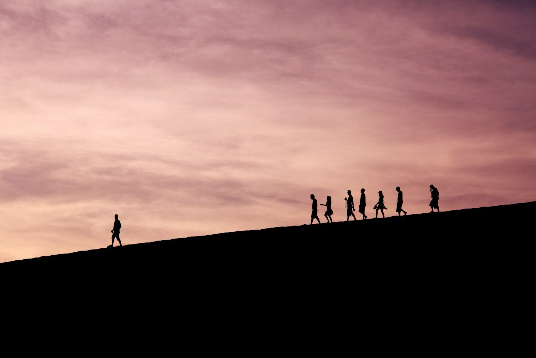 leader inspiring team
